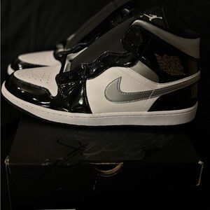 Jordan Air 1 Mid SE Black and Metallic Silver